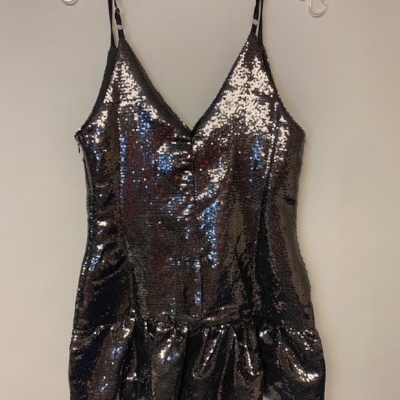 Forever 21 mini dress SZ M silver sequins bubble hem prom event formal disco NWT - Picture 3 of 7
